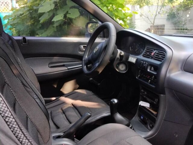 Синій Мазда 323, об'ємом двигуна 1.3 л та пробігом 380 тис. км за 2700 $, фото 3 на Automoto.ua