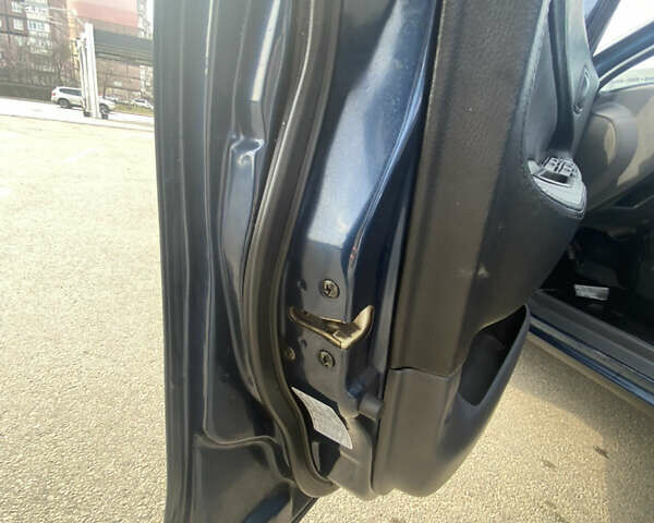 Синий Мазда 323, объемом двигателя 1.5 л и пробегом 330 тыс. км за 3000 $, фото 8 на Automoto.ua