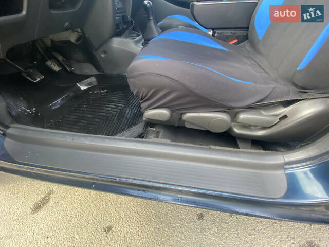 Синий Мазда 323, объемом двигателя 1.5 л и пробегом 330 тыс. км за 3000 $, фото 7 на Automoto.ua