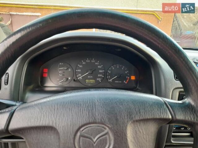 Синій Мазда 323, об'ємом двигуна 1.8 л та пробігом 238 тис. км за 3200 $, фото 4 на Automoto.ua
