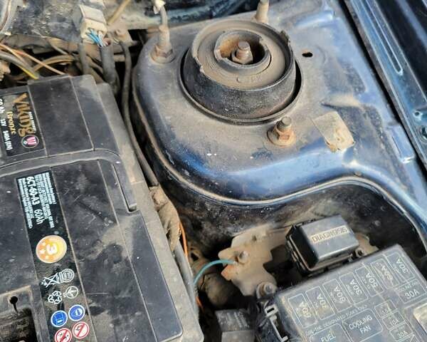 Синій Мазда 323, об'ємом двигуна 1.5 л та пробігом 345 тис. км за 1000 $, фото 5 на Automoto.ua