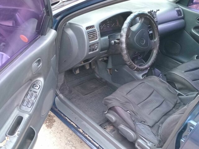 Синий Мазда 323, объемом двигателя 1.5 л и пробегом 74 тыс. км за 1950 $, фото 6 на Automoto.ua