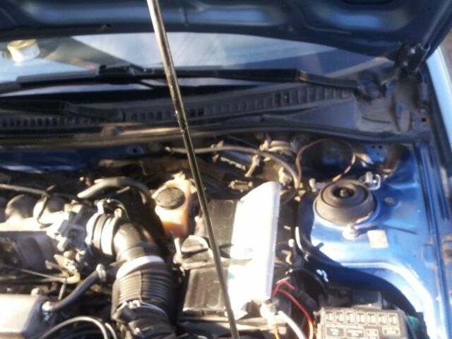 Синій Мазда 323, об'ємом двигуна 1.8 л та пробігом 340 тис. км за 2200 $, фото 6 на Automoto.ua