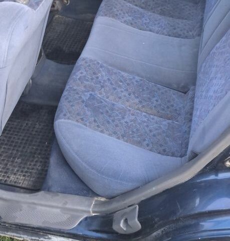 Синий Мазда 323, объемом двигателя 2 л и пробегом 310 тыс. км за 800 $, фото 7 на Automoto.ua