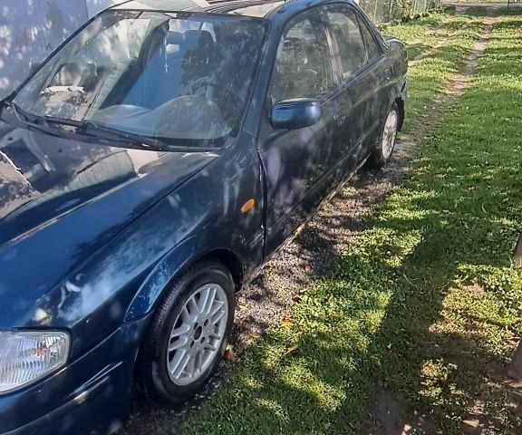 Синий Мазда 323, объемом двигателя 2 л и пробегом 310 тыс. км за 800 $, фото 1 на Automoto.ua