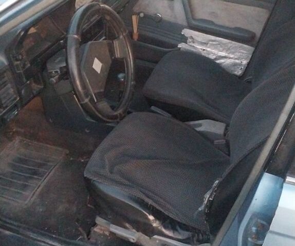 Синий Мазда 323, объемом двигателя 2 л и пробегом 300 тыс. км за 1100 $, фото 1 на Automoto.ua