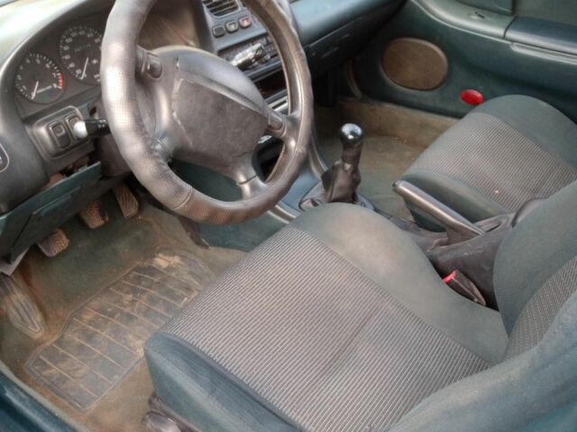 Синий Мазда 323, объемом двигателя 1.8 л и пробегом 345 тыс. км за 700 $, фото 2 на Automoto.ua