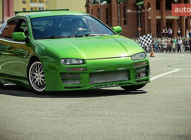 Зеленый Мазда 323, объемом двигателя 2 л и пробегом 200 тыс. км за 4200 $, фото 2 на Automoto.ua