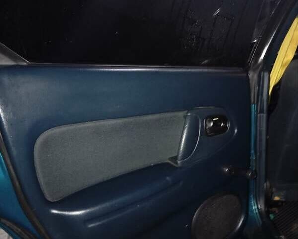 Зеленый Мазда 323, объемом двигателя 1.5 л и пробегом 350 тыс. км за 2750 $, фото 7 на Automoto.ua