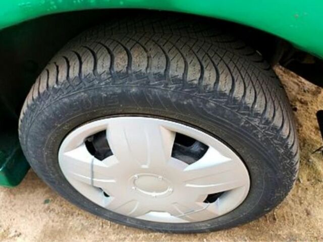 Зеленый Мазда 323, объемом двигателя 10 л и пробегом 100 тыс. км за 960 $, фото 6 на Automoto.ua