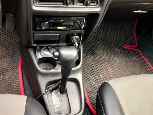 Зелений Мазда 323, об'ємом двигуна 1.8 л та пробігом 161 тис. км за 3200 $, фото 3 на Automoto.ua