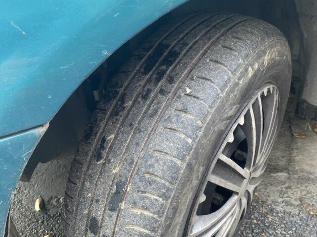 Зеленый Мазда 323, объемом двигателя 1.5 л и пробегом 424 тыс. км за 1500 $, фото 1 на Automoto.ua