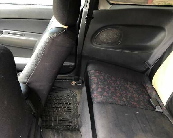 Зеленый Мазда 323, объемом двигателя 1.5 л и пробегом 290 тыс. км за 1500 $, фото 4 на Automoto.ua