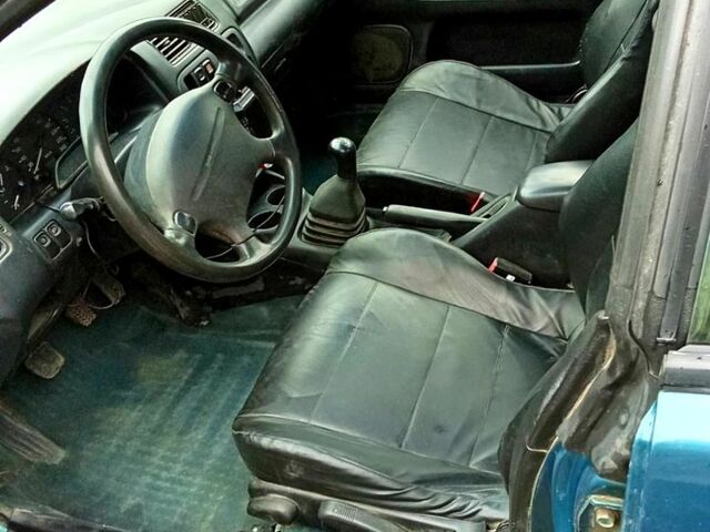 Зеленый Мазда 323, объемом двигателя 1.5 л и пробегом 161 тыс. км за 2100 $, фото 3 на Automoto.ua