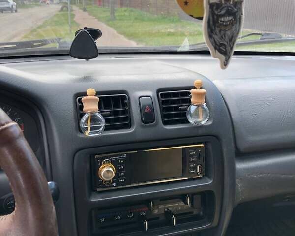 Зеленый Мазда 323, объемом двигателя 1.5 л и пробегом 290 тыс. км за 1500 $, фото 2 на Automoto.ua