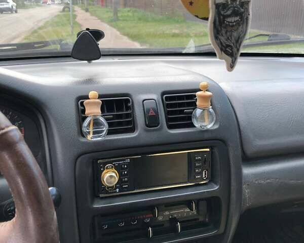 Зеленый Мазда 323, объемом двигателя 1.5 л и пробегом 290 тыс. км за 1500 $, фото 1 на Automoto.ua