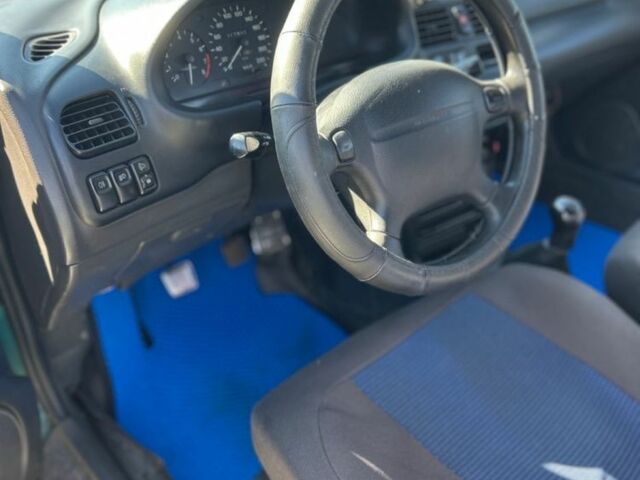 Зеленый Мазда 323, объемом двигателя 1.5 л и пробегом 317 тыс. км за 1300 $, фото 9 на Automoto.ua