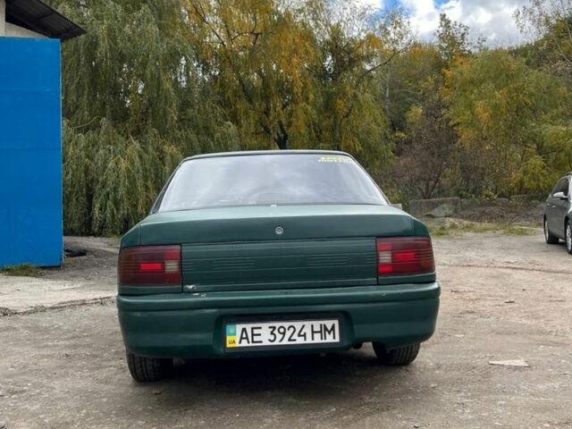 Зеленый Мазда 323, объемом двигателя 1.6 л и пробегом 522 тыс. км за 750 $, фото 4 на Automoto.ua