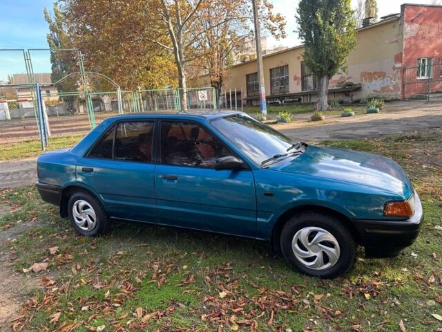 Зелений Мазда 323, об'ємом двигуна 1.3 л та пробігом 200 тис. км за 1250 $, фото 4 на Automoto.ua