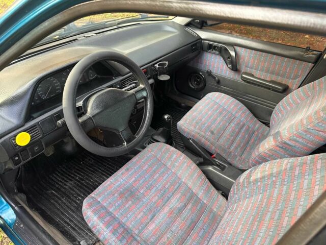 Зелений Мазда 323, об'ємом двигуна 1.3 л та пробігом 200 тис. км за 1250 $, фото 5 на Automoto.ua