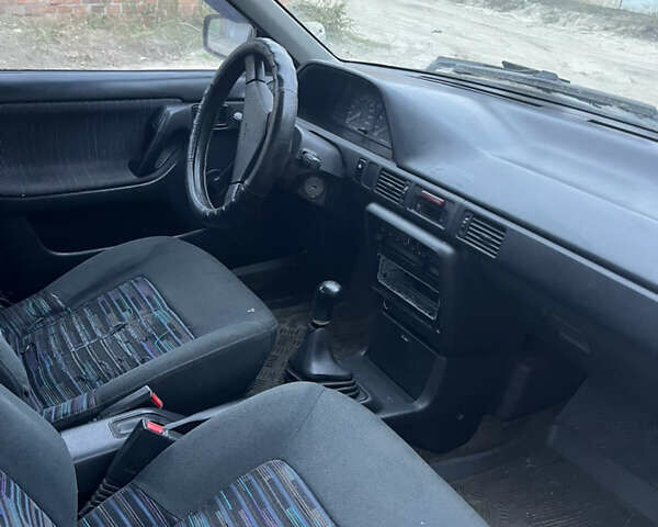 Зеленый Мазда 323, объемом двигателя 1.6 л и пробегом 368 тыс. км за 1200 $, фото 4 на Automoto.ua