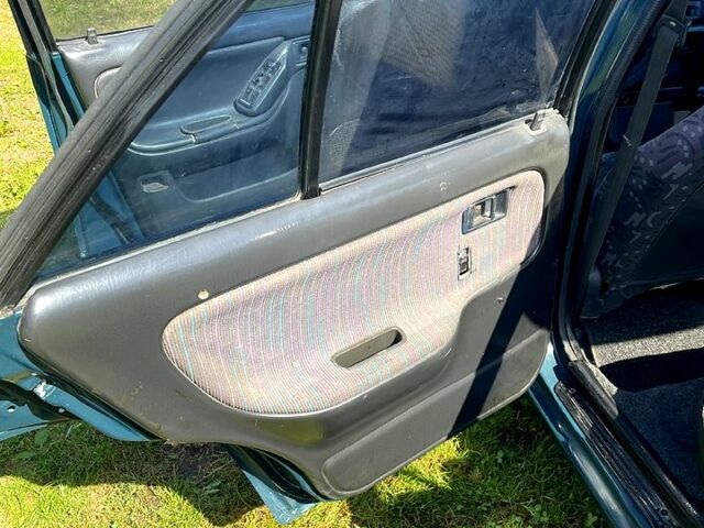 Зеленый Мазда 323, объемом двигателя 1.6 л и пробегом 0 тыс. км за 1300 $, фото 9 на Automoto.ua