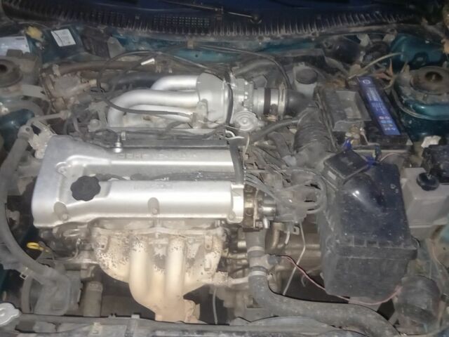 Зеленый Мазда 323, объемом двигателя 1.5 л и пробегом 185 тыс. км за 1700 $, фото 5 на Automoto.ua