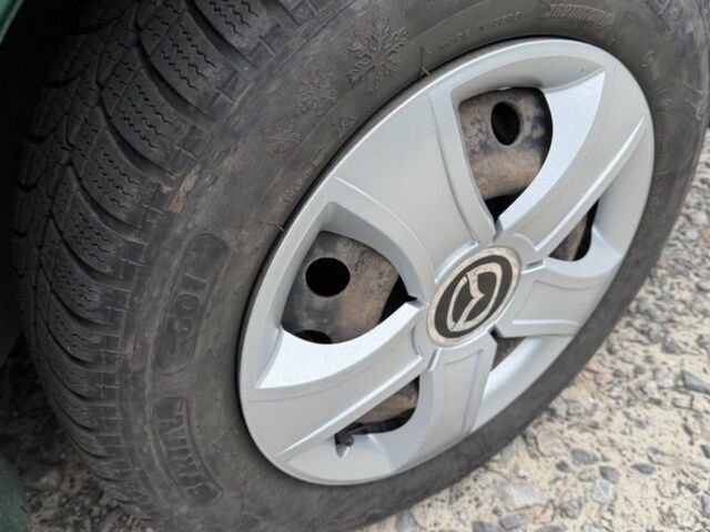 Зеленый Мазда 323, объемом двигателя 1.5 л и пробегом 213 тыс. км за 2950 $, фото 10 на Automoto.ua