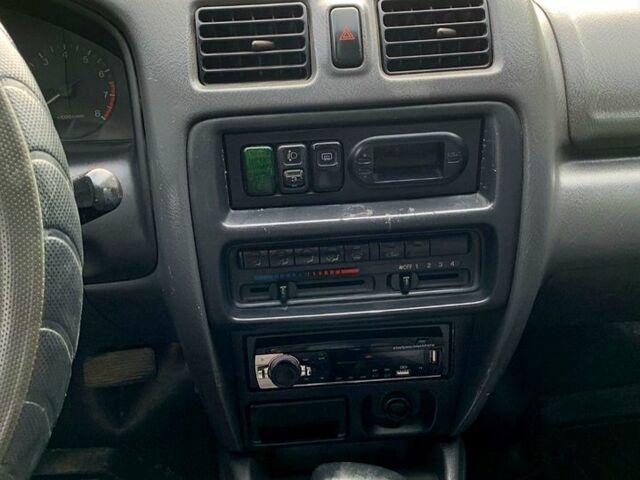 Зеленый Мазда 323, объемом двигателя 1.5 л и пробегом 254 тыс. км за 1800 $, фото 4 на Automoto.ua