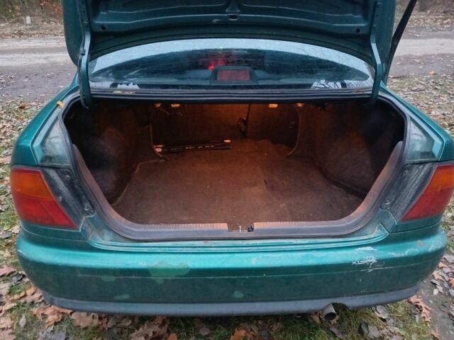 Зеленый Мазда 323, объемом двигателя 1.5 л и пробегом 308 тыс. км за 1548 $, фото 5 на Automoto.ua