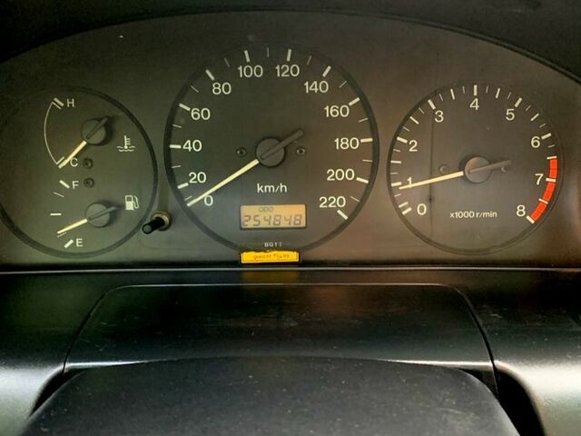 Зеленый Мазда 323, объемом двигателя 1.5 л и пробегом 254 тыс. км за 1800 $, фото 1 на Automoto.ua