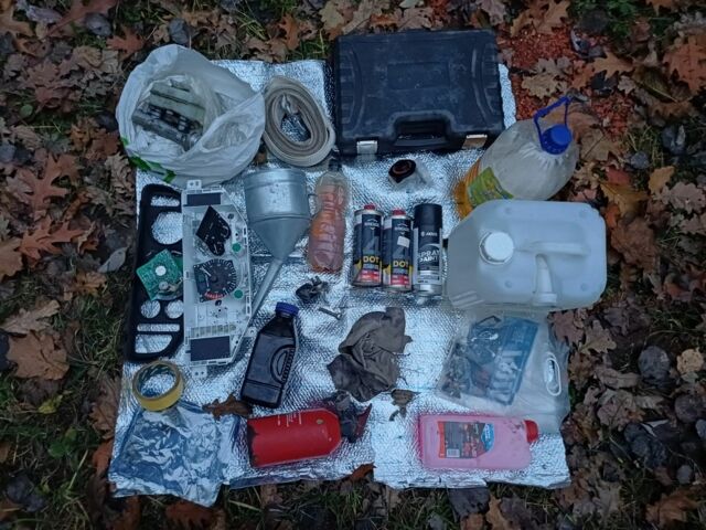 Зеленый Мазда 323, объемом двигателя 1.5 л и пробегом 308 тыс. км за 1548 $, фото 6 на Automoto.ua