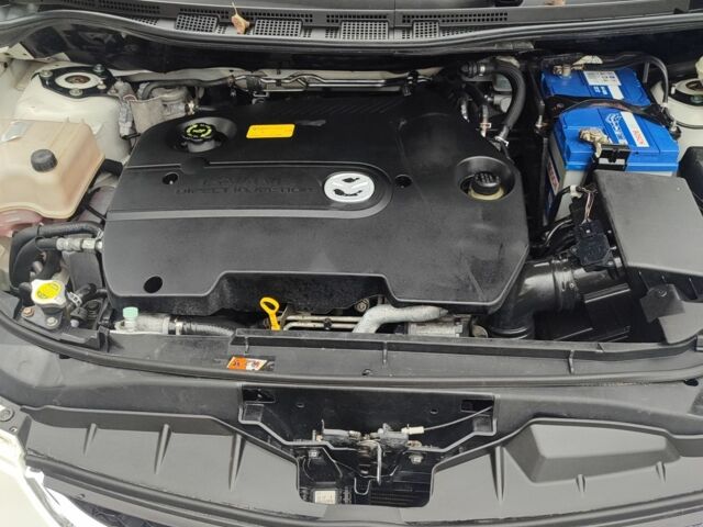 Мазда 5 2008 в Волочиске на Automoto.ua Белый Мазда 5, объемом двигателя 2 л и пробегом 180 тыс. км за 6000 $, фото 5 на Automoto.ua