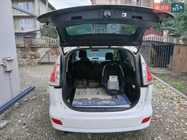 Белый Мазда 5, объемом двигателя 2 л и пробегом 277 тыс. км за 5900 $, фото 14 на Automoto.ua
