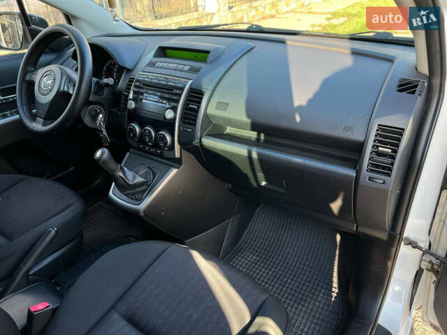 Белый Мазда 5, объемом двигателя 2 л и пробегом 177 тыс. км за 5999 $, фото 7 на Automoto.ua