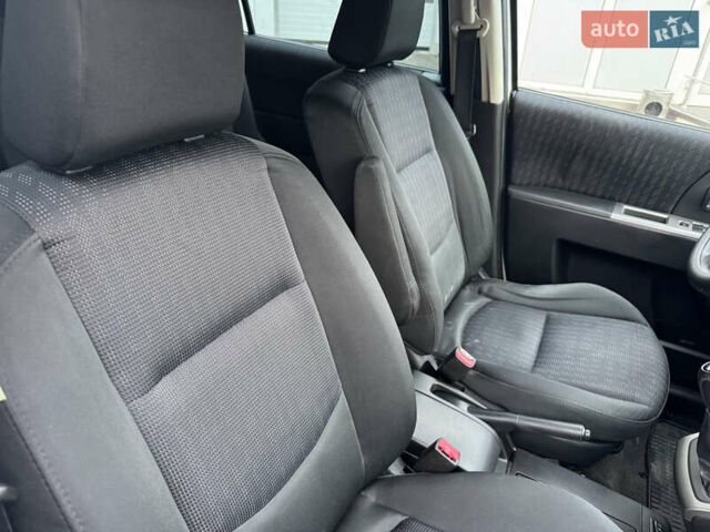 Белый Мазда 5, объемом двигателя 2 л и пробегом 179 тыс. км за 6500 $, фото 9 на Automoto.ua