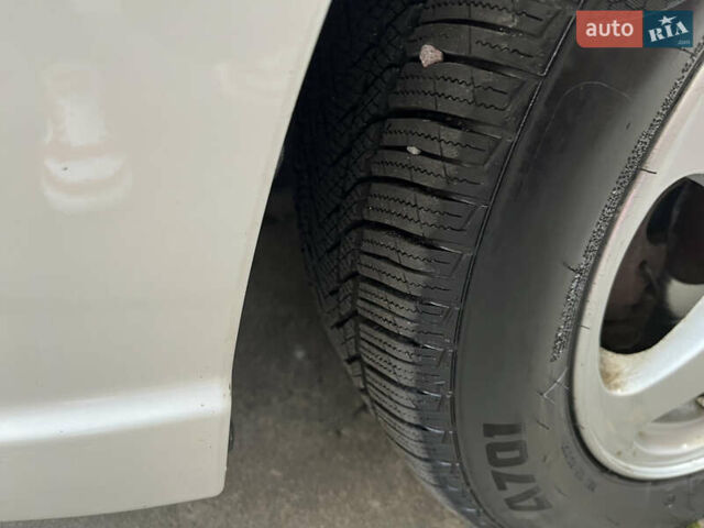 Белый Мазда 5, объемом двигателя 2.5 л и пробегом 170 тыс. км за 6500 $, фото 5 на Automoto.ua