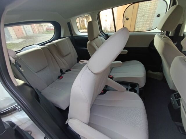 Білий Мазда 5, об'ємом двигуна 2.5 л та пробігом 107 тис. км за 6750 $, фото 4 на Automoto.ua