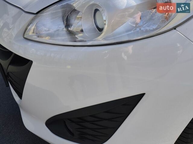 Білий Мазда 5, об'ємом двигуна 1.6 л та пробігом 143 тис. км за 9600 $, фото 8 на Automoto.ua