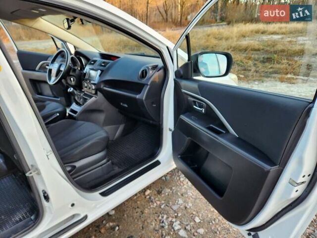 Белый Мазда 5, объемом двигателя 1.56 л и пробегом 180 тыс. км за 8200 $, фото 4 на Automoto.ua