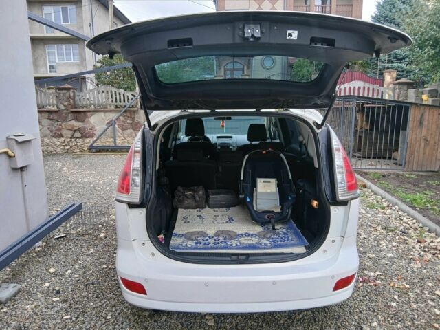 Белый Мазда 5, объемом двигателя 2 л и пробегом 277 тыс. км за 5900 $, фото 15 на Automoto.ua