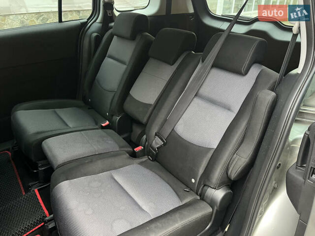 Бежевый Мазда 5, объемом двигателя 1.8 л и пробегом 286 тыс. км за 5200 $, фото 18 на Automoto.ua