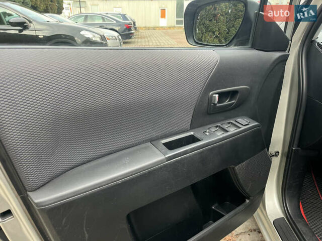 Бежевый Мазда 5, объемом двигателя 1.8 л и пробегом 286 тыс. км за 5200 $, фото 10 на Automoto.ua