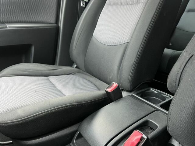 Бежевый Мазда 5, объемом двигателя 1.8 л и пробегом 286 тыс. км за 5200 $, фото 16 на Automoto.ua