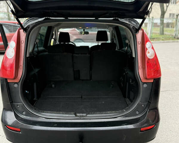 Черный Мазда 5, объемом двигателя 2 л и пробегом 280 тыс. км за 2700 $, фото 14 на Automoto.ua