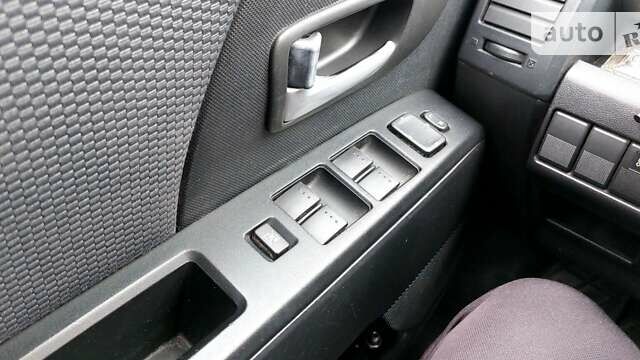 Черный Мазда 5, объемом двигателя 2 л и пробегом 360 тыс. км за 4700 $, фото 2 на Automoto.ua