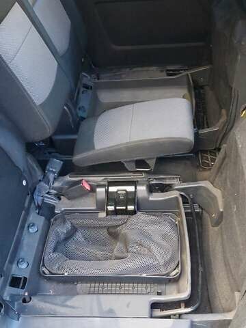 Черный Мазда 5, объемом двигателя 2 л и пробегом 302 тыс. км за 4500 $, фото 4 на Automoto.ua