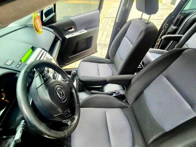 Черный Мазда 5, объемом двигателя 2 л и пробегом 221 тыс. км за 5300 $, фото 8 на Automoto.ua