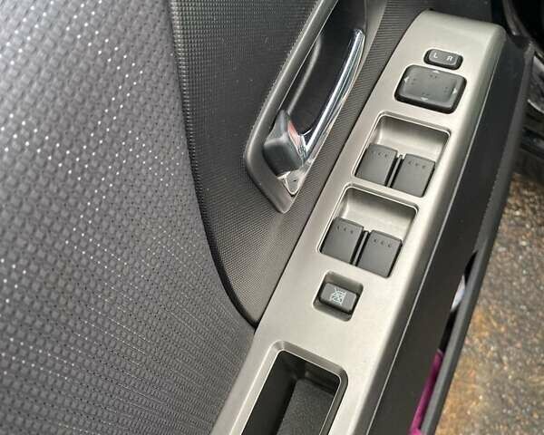 Чорний Мазда 5, об'ємом двигуна 2 л та пробігом 310 тис. км за 5250 $, фото 6 на Automoto.ua