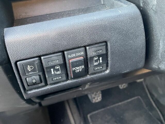 Черный Мазда 5, объемом двигателя 2 л и пробегом 325 тыс. км за 6200 $, фото 4 на Automoto.ua